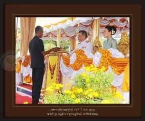 คุณบำรุง หนูด้วง ขณะรับรางวัล เกษตรกรดีเด่นแห่งชาติ ปี 2556