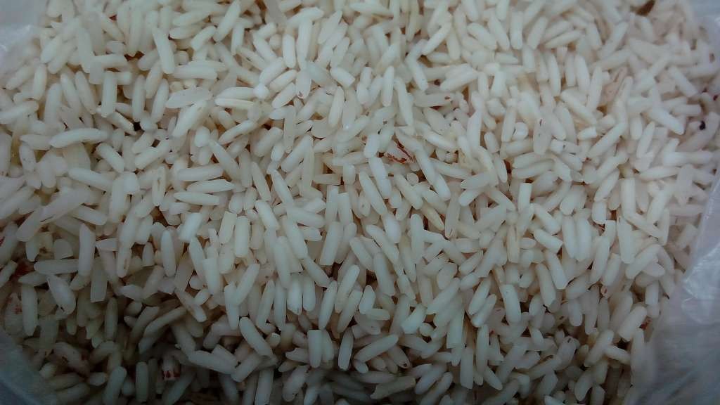 ข้าวหอมละมุน มีสีน้ำตาลอ่อน เนื้อนุ่มคล้ายข้าวหอมมะลิ รสชาติอร่อย
